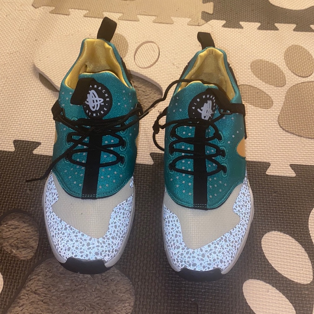 Reflective huarache sneakers. Worn once, comfy and cute